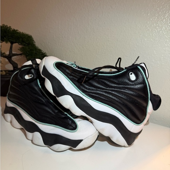 Nike jordan Black and White Sneakers with Green Accents - Picture 2 of 8